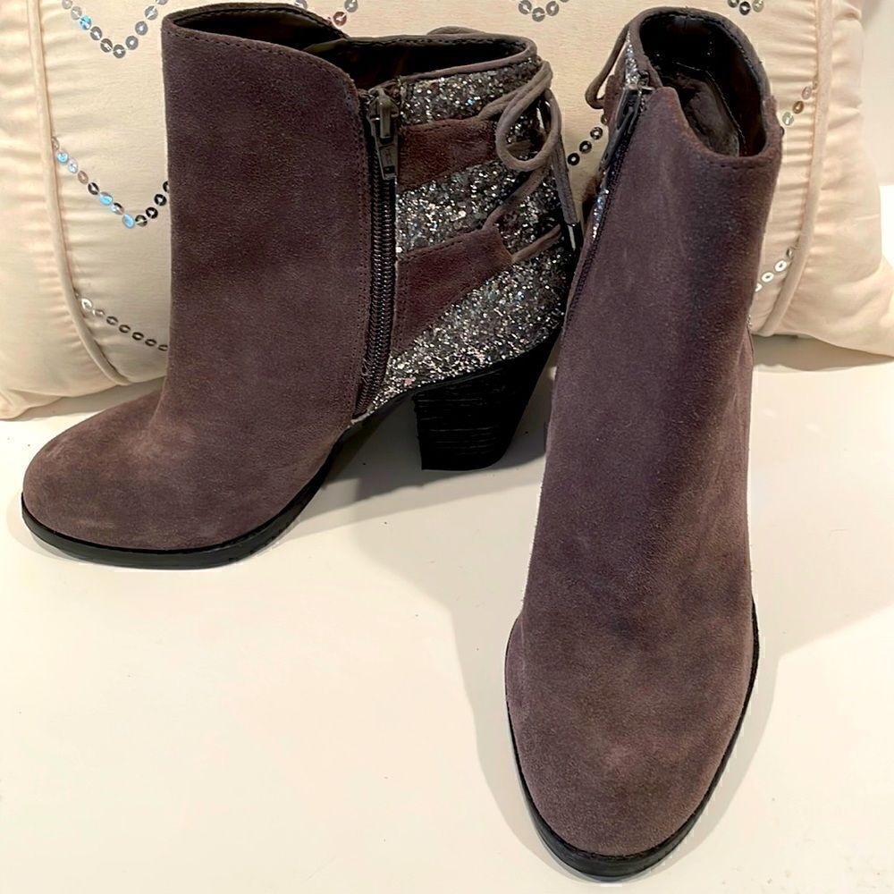 Giani Bernini suede booties with side zipper and Bling Size 7